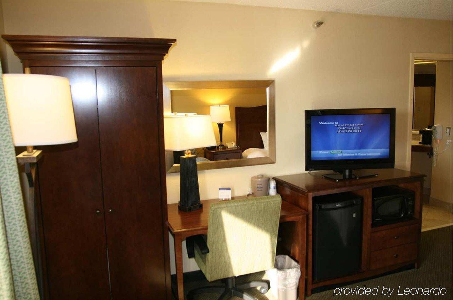 Holiday Inn Express & Suites Cincinnati Riverfront, An Ihg Hotel Covington Room photo